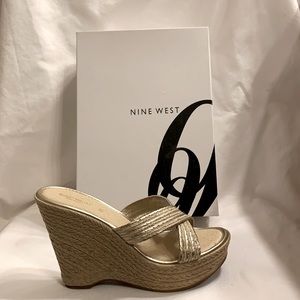 Women’s Nine West “Rosabelle” wedge sandal/size 8/color-gold